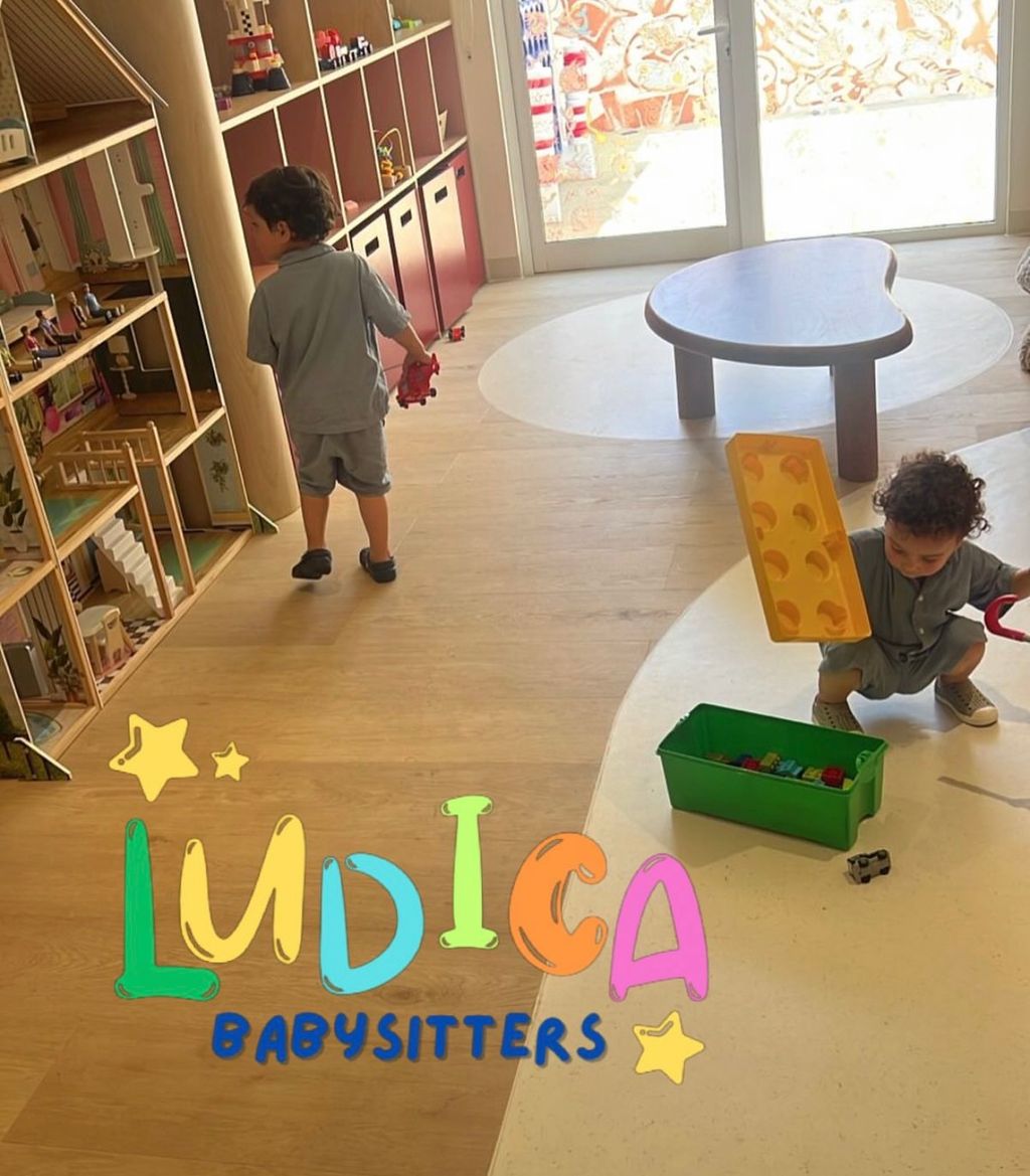 Children playing with toys in a bright Lúdica in-villa play space in Los Cabos