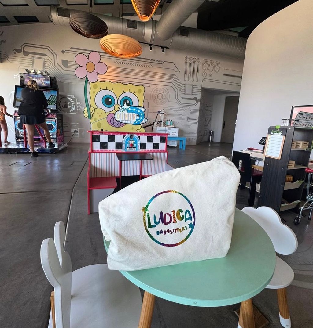 A cheerful Lúdica children’s play area set up in Los Cabos